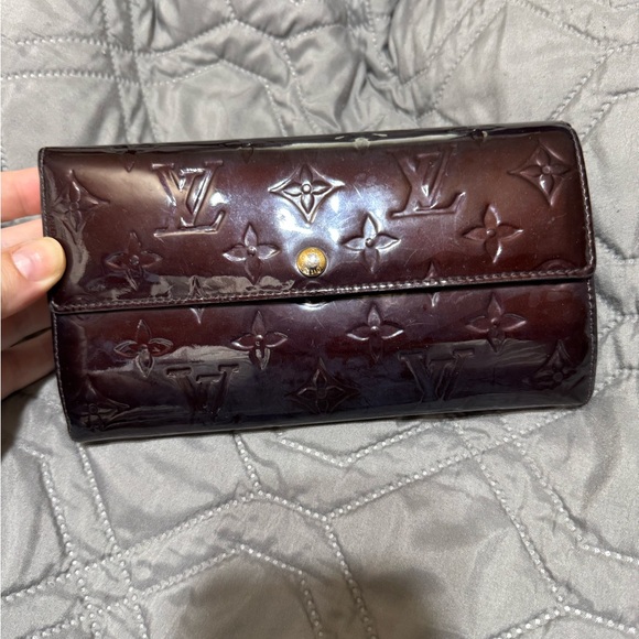 Authentic Louis Vuitton Vernis Sarah Monogram Wallet Maroon with Signature GUC - Picture 1 of 7